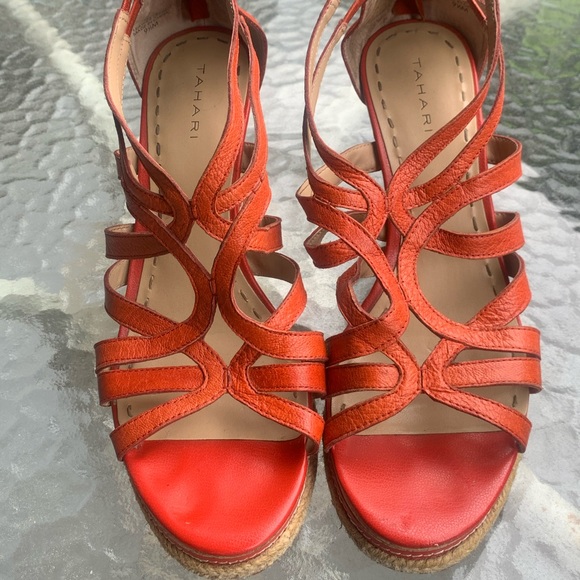 Tahari wedge sandals - Picture 2 of 6